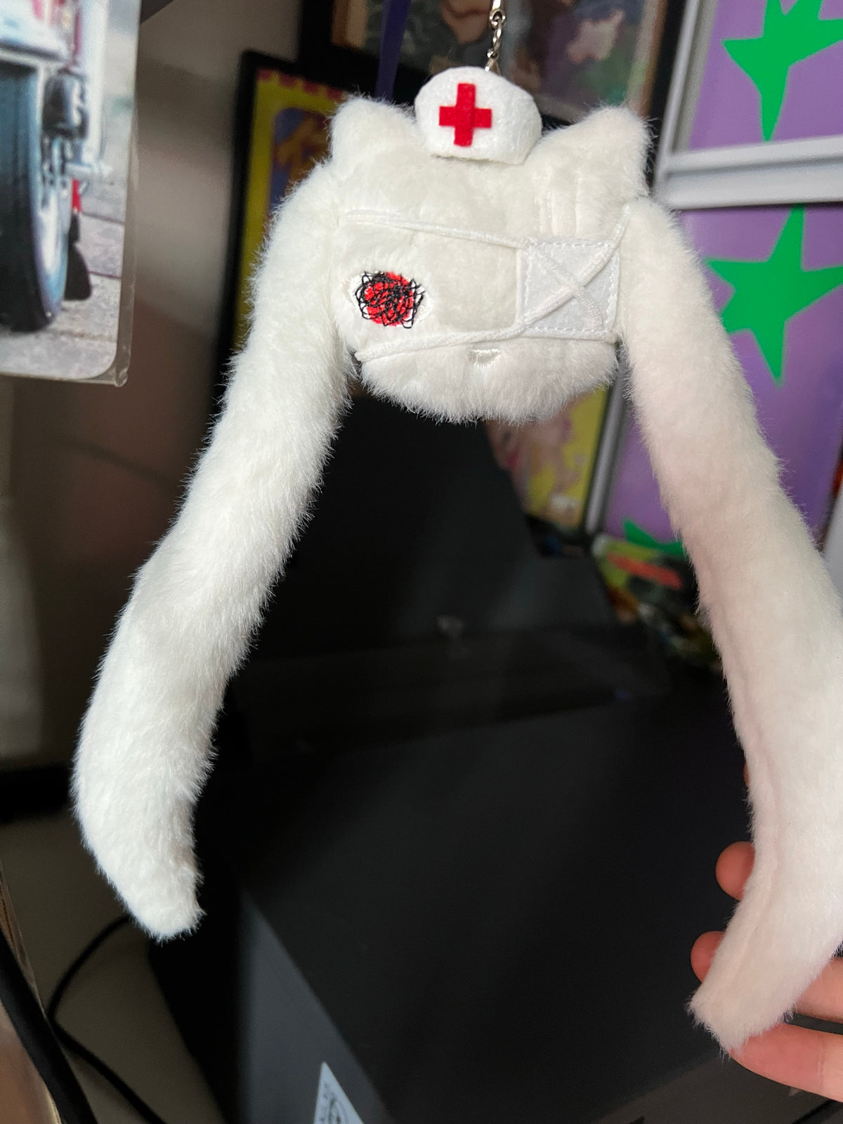 "Nurse emo cat" keychain (white ver.) - Mewgodow