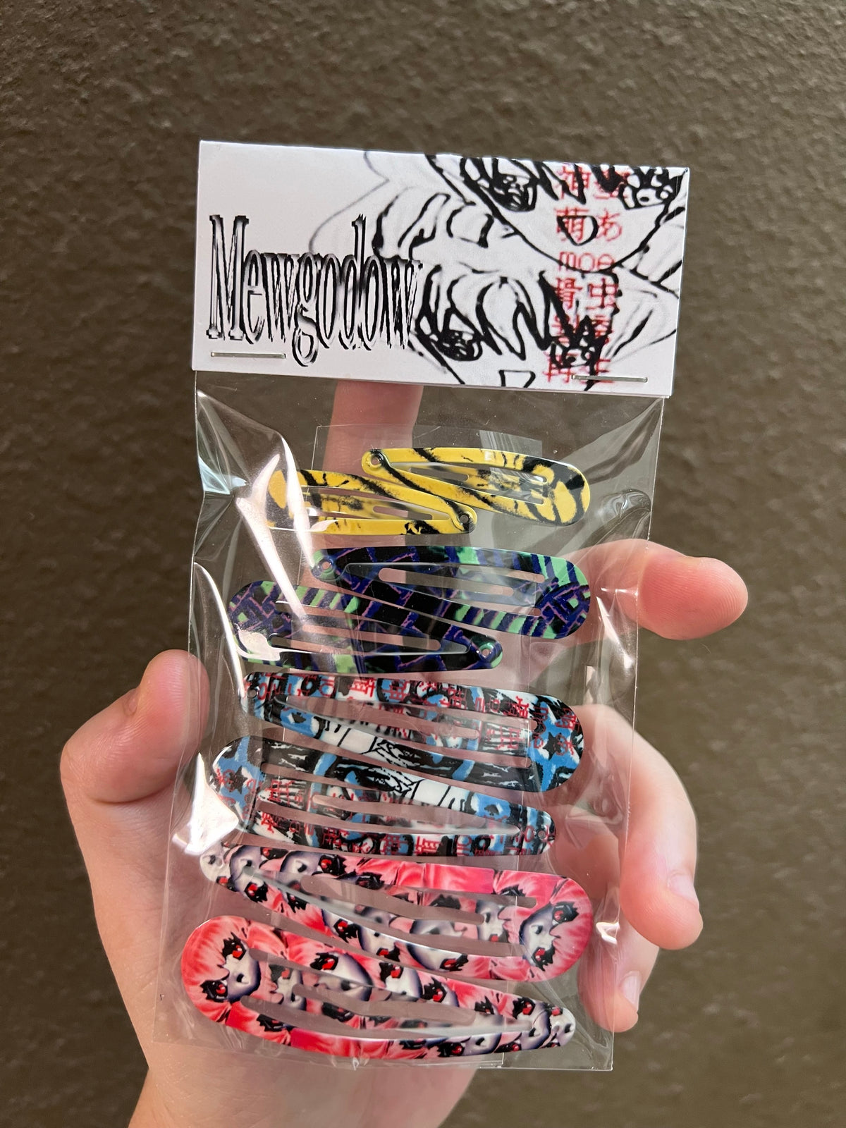"Strange core" hair clips - Mewgodow